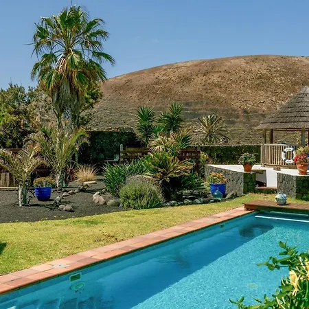 Villa Malvasia In The Heart Of Lanzarote בית נופש